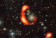 GMRT在一個遙遠的星系周圍發(fā)現(xiàn)了一個巨大的氫氣環(huán)
