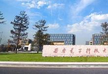 今年有兩所學(xué)校的財政撥款不僅沒有降低 反而有所增加