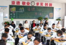 王秀麗副校長郭海飛主任數(shù)學教研組組長王穎濤老師參加了聽評課活動