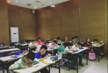 要素養(yǎng)更要成績(jī)，詩(shī)竹語文開創(chuàng)語文教育新風(fēng)范