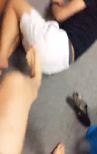男主播被美女騙喝斷片酒FOUR LOKO 萬(wàn)人圍觀(圖)