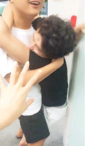 男主播被美女騙喝斷片酒FOUR LOKO 萬(wàn)人圍觀(圖)