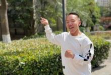 腦癱少年用腳打游戲做直播真的非常的感人