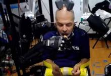 四肢癱瘓者使用大腦信號和先進的假肢自食其力