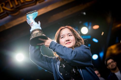 爐石傳說首位女選手奪冠 中國選手獅醬創(chuàng)造歷史！