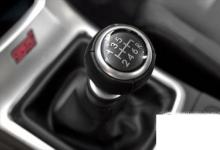日常生活：手動擋汽車換擋技巧