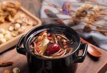 史努比簡(jiǎn)筆畫(huà)步圖