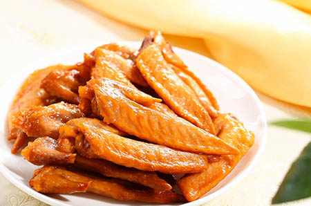 萬(wàn)圣節(jié)環(huán)保紙筒木乃伊制作方法2