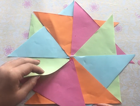 勞動(dòng)節(jié)假日玩具風(fēng)車(chē)制作方法4