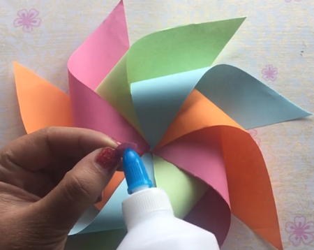 勞動(dòng)節(jié)假日玩具風(fēng)車(chē)制作方法6