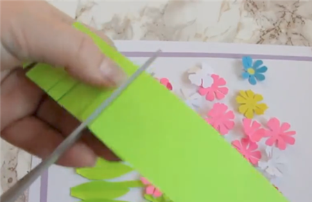 勞動節(jié)花朵卡片制作方法7