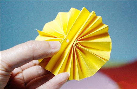 勞動節(jié)獎章制作方法5